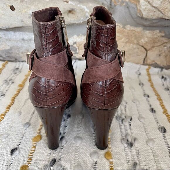 Cole Haan Women’s Brown Ankle Booties Size 8 Suede Holiday Fall Winter - Picture 4 of 14